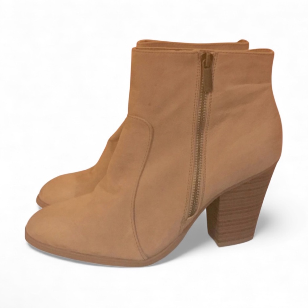 Gorgeous tan boots